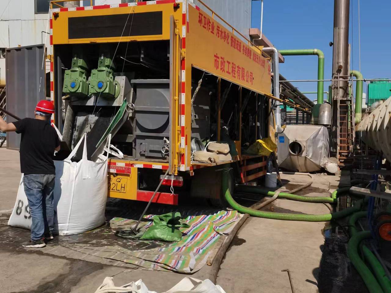 琼结淤泥压干处理